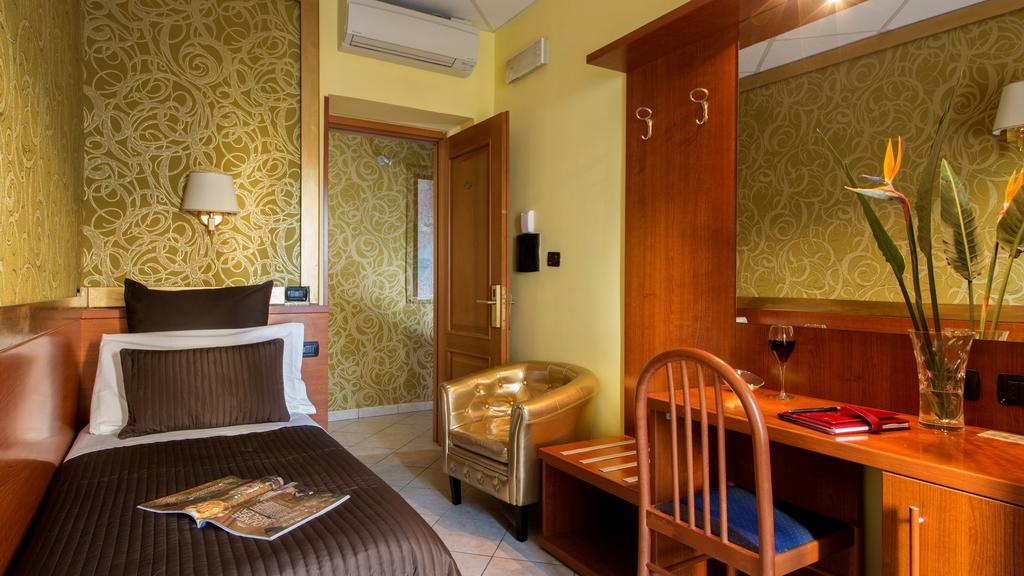 In Roma Vale&Hillary Colosseo B&B Quarto foto