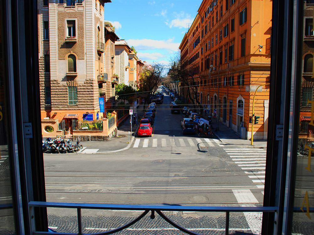 Ad Hoc Domus Colosseo Acomodação com café da manhã Roma Exterior foto